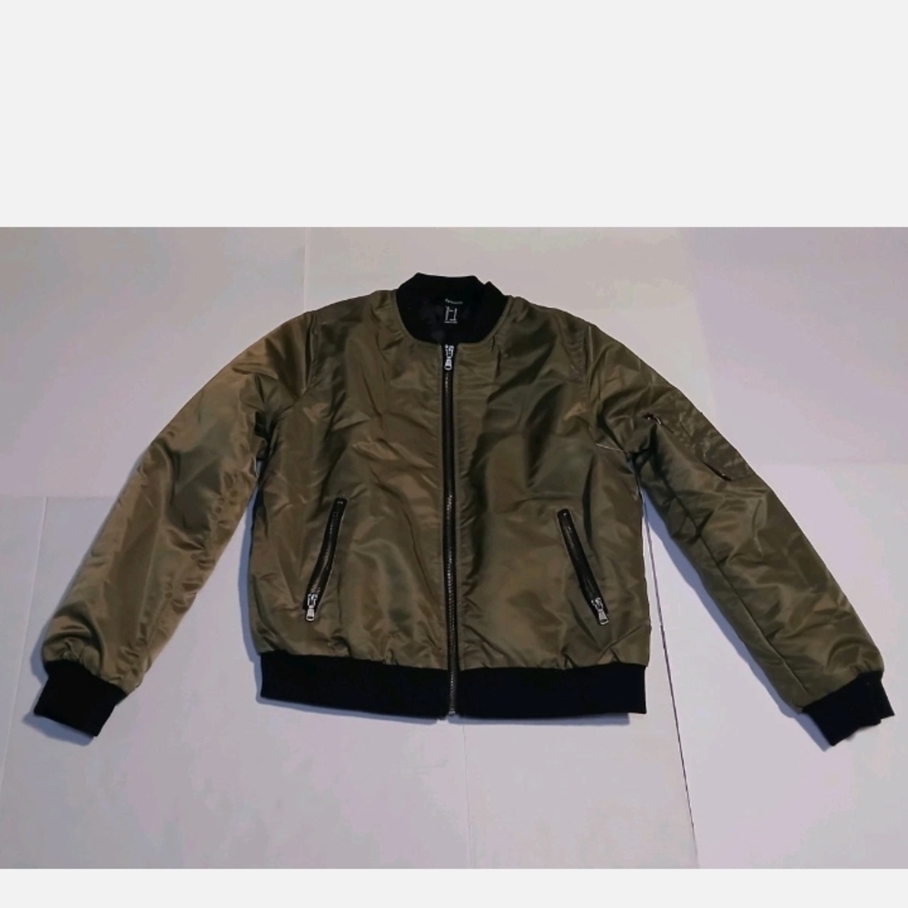 Forever21 Bomber Jacket Sz M - Classic Puffer Style